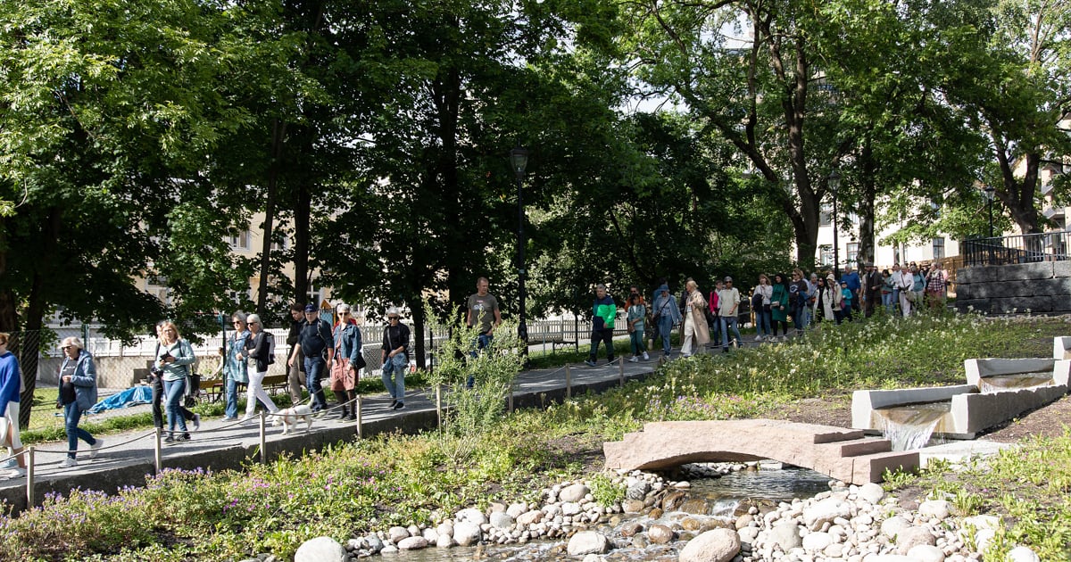 AVLYST: BaByvandring: Kunst- og bekkevandring i Klosterenga park