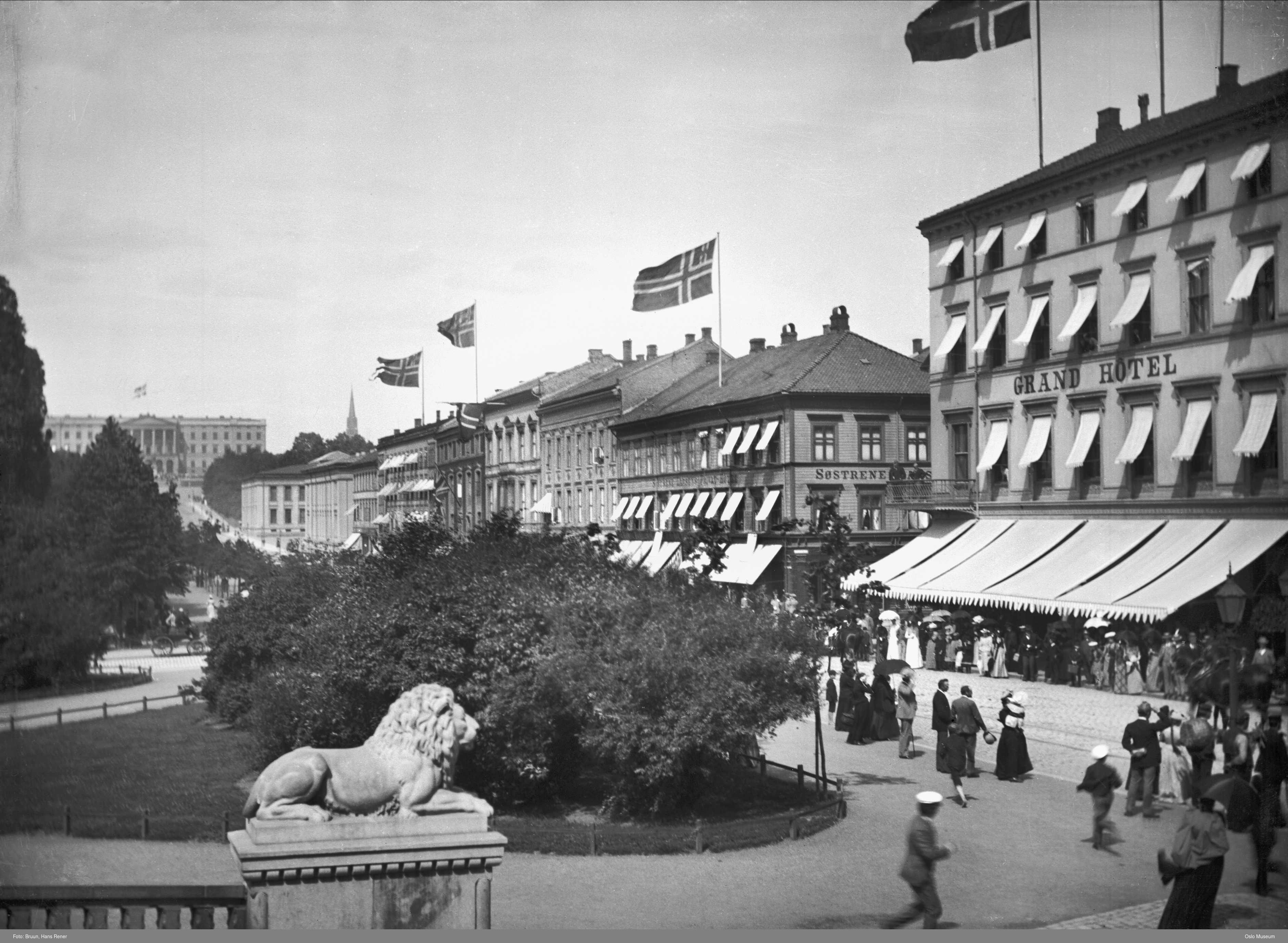 Karl Johans gate fra Løvebakken