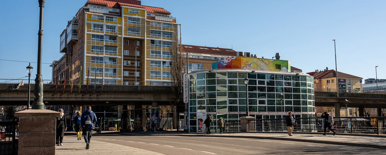 Fra Grønland i Oslo, vei med kontorbygninger i bakgrunnen