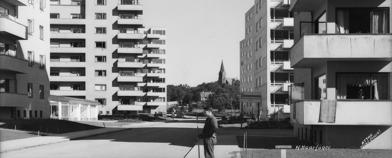 Sort-hvitt-bilde av blokkbebyggelse på Marienlyst