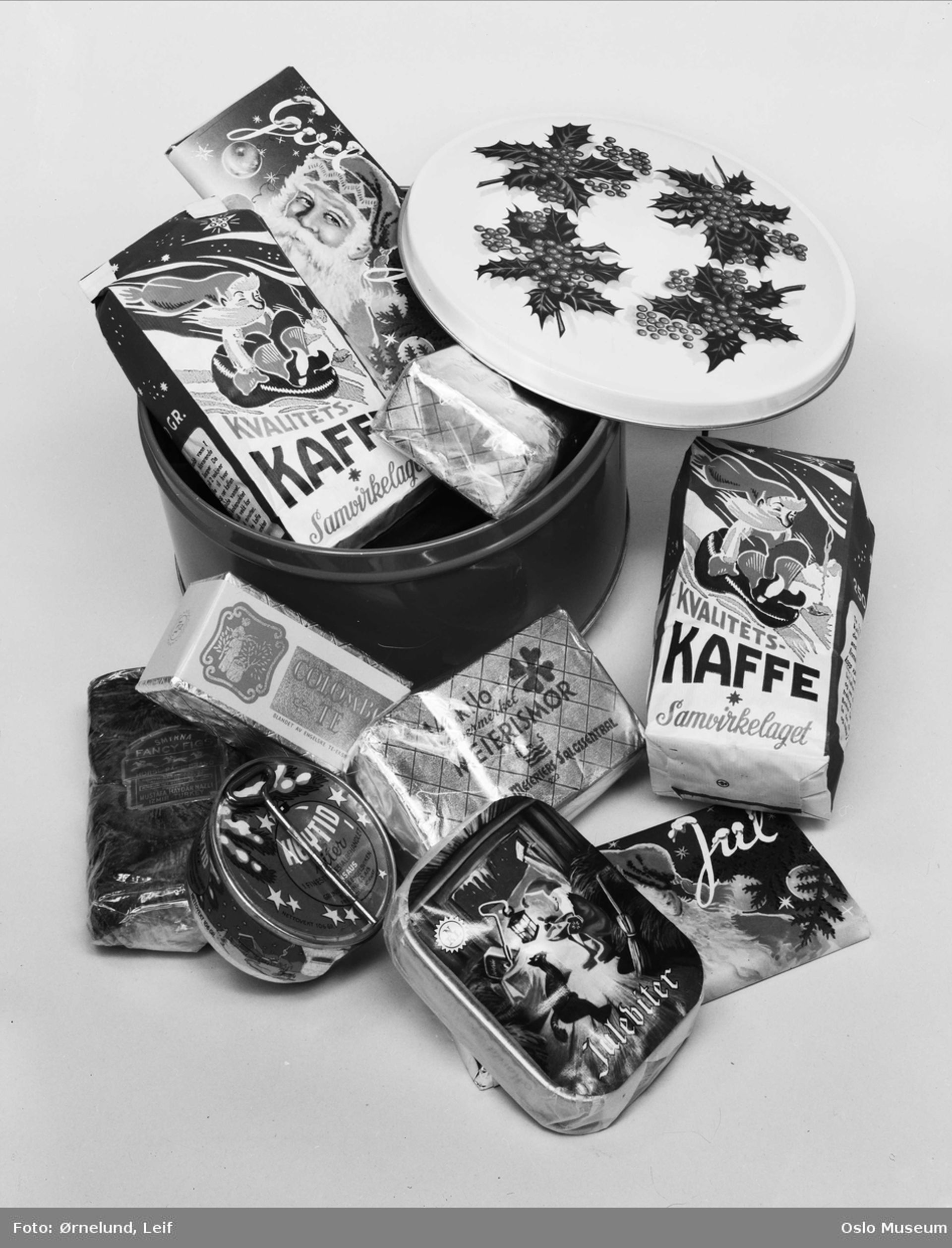 Julekaffe, meierismør, julekuler med mer.
