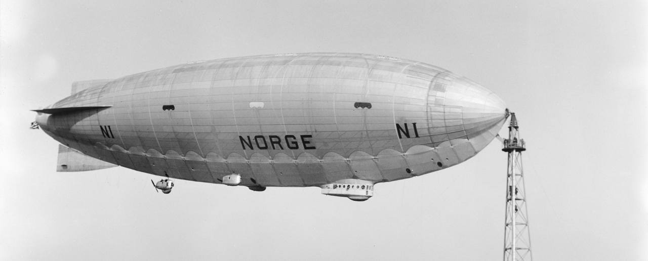 Stort luftskip med skriften NORGE