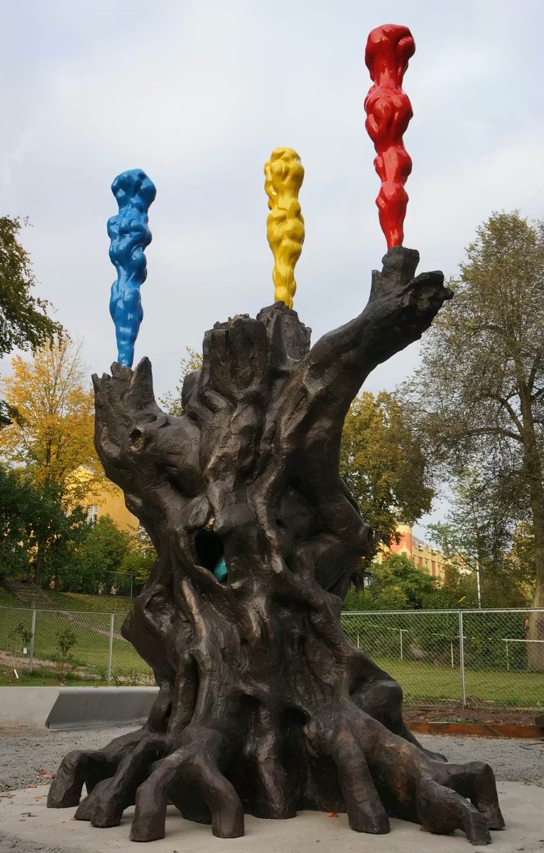 The sculpture &laquo;Frondi tenere e belle&raquo; by Fredrik Raddum