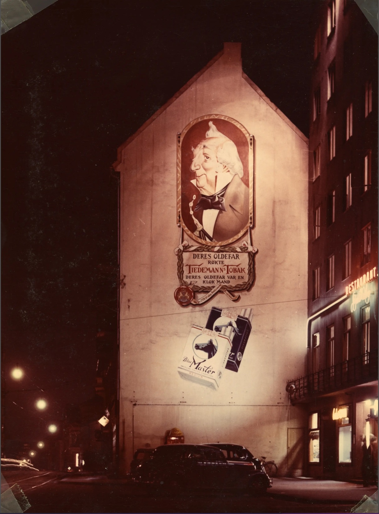 Advertisement for Tiedemann on facade on Bogstadveien in Oslo