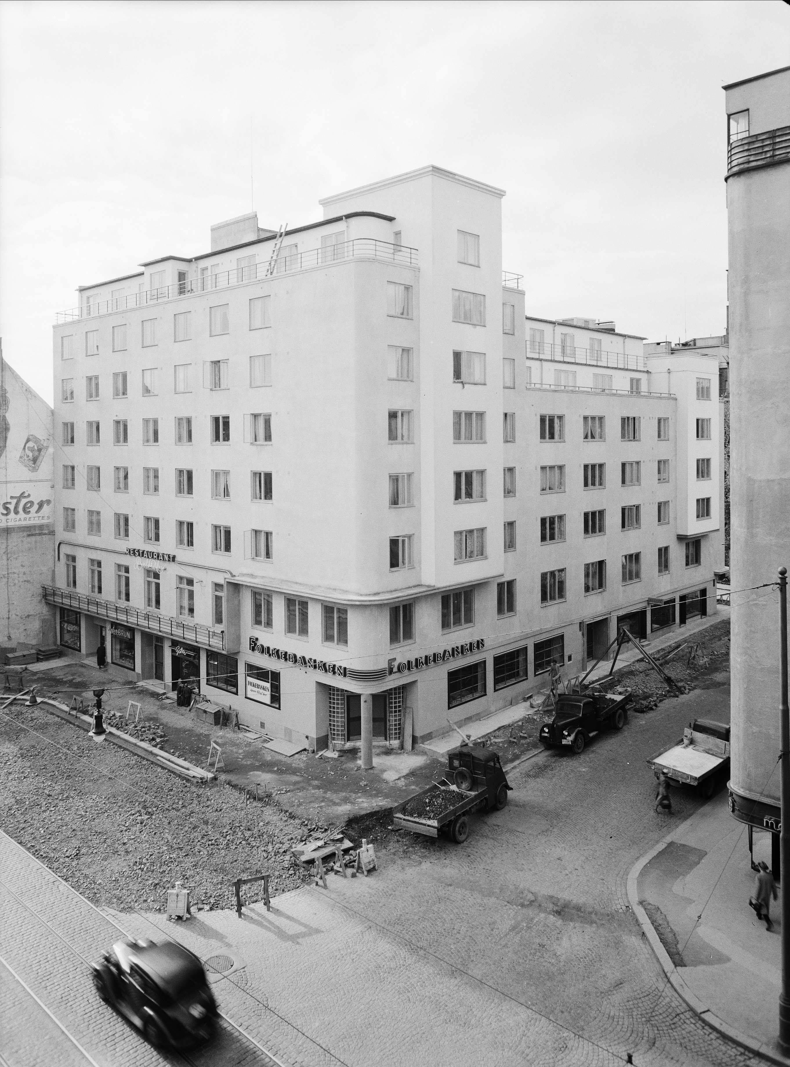 The residential and business building in Bogstadveien 30