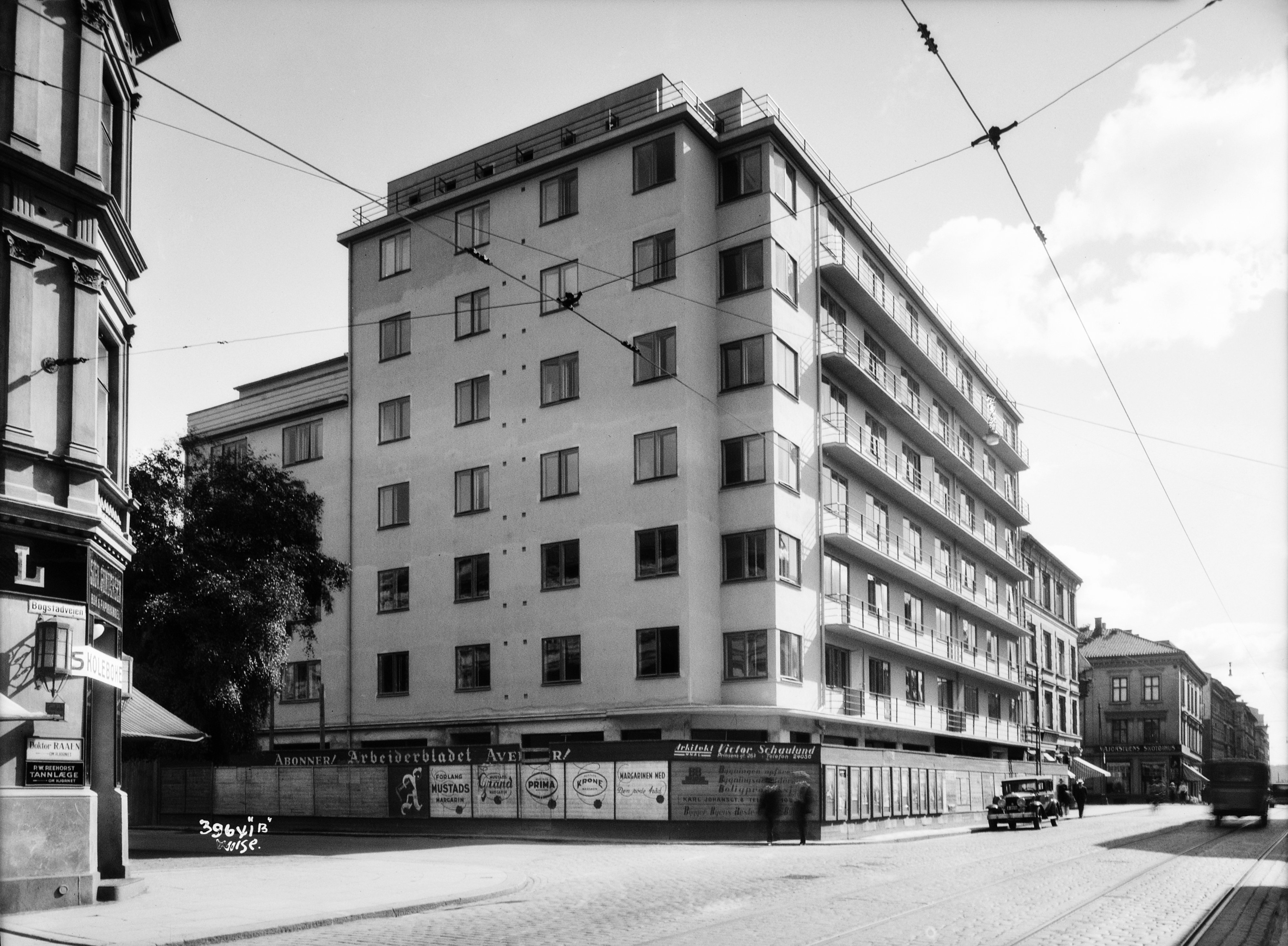 Byg&aring;rd med seks etasjer