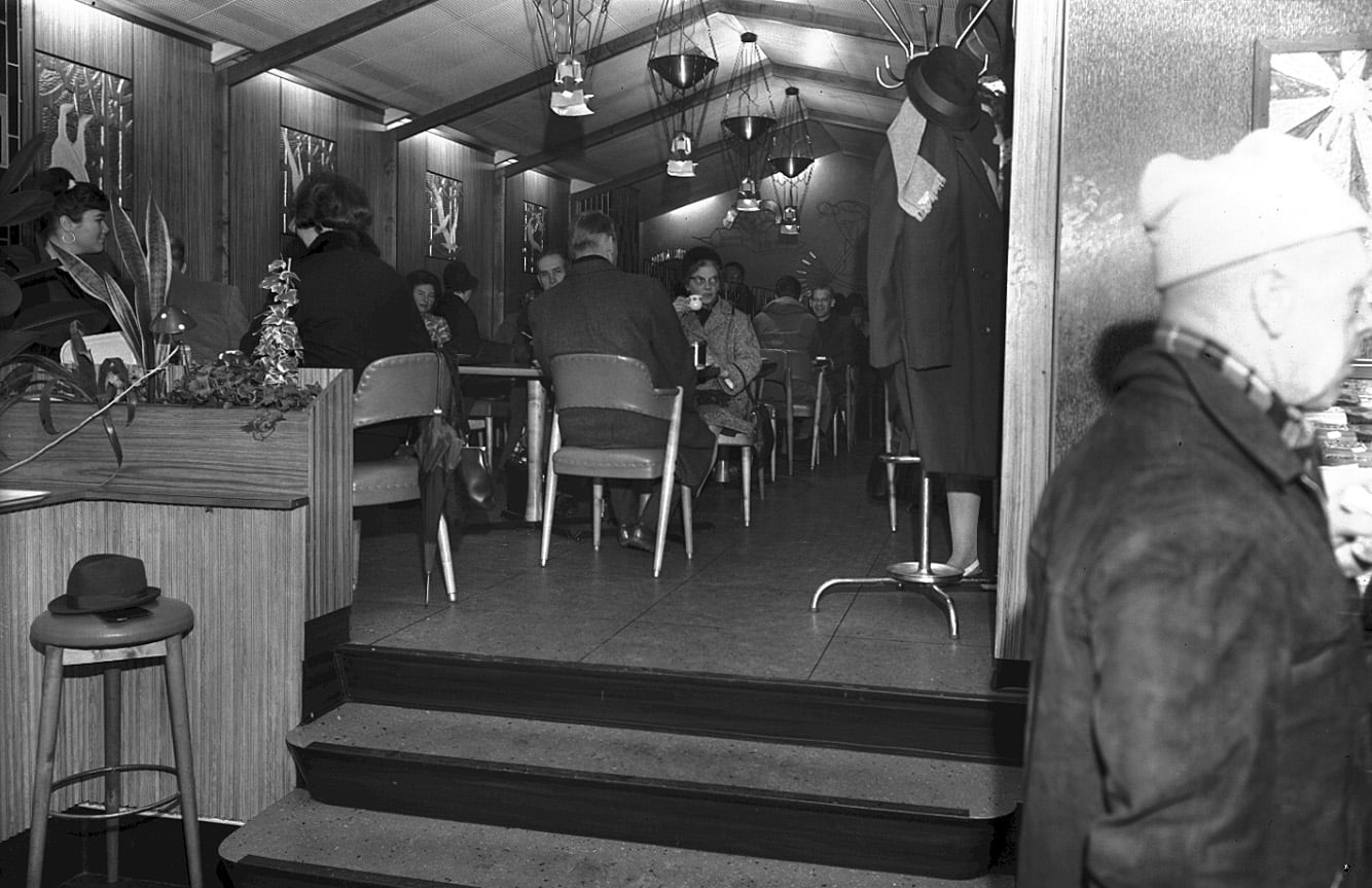 Mennesker p&aring; kafe
