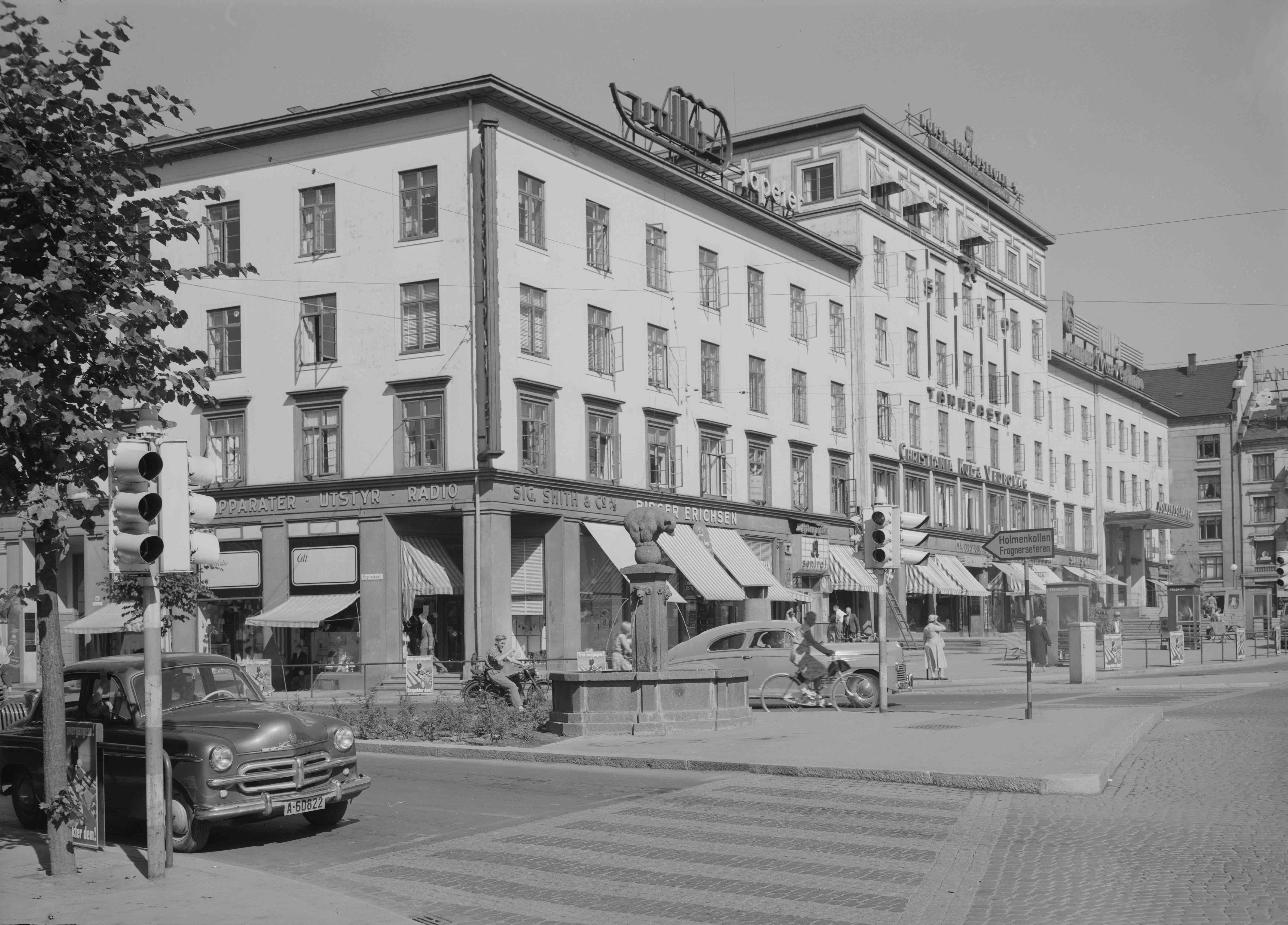 "The Bear Fountain" with the Majorstu House in the background